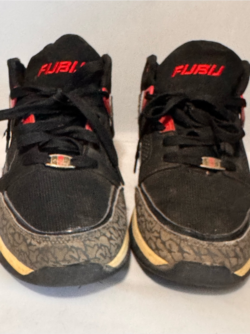 Men’s Fubu Sneakers Size 11 Black Red Gray Low Tops WM36121868-1015